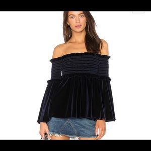 Petersyn off shoulder belle sleeve top